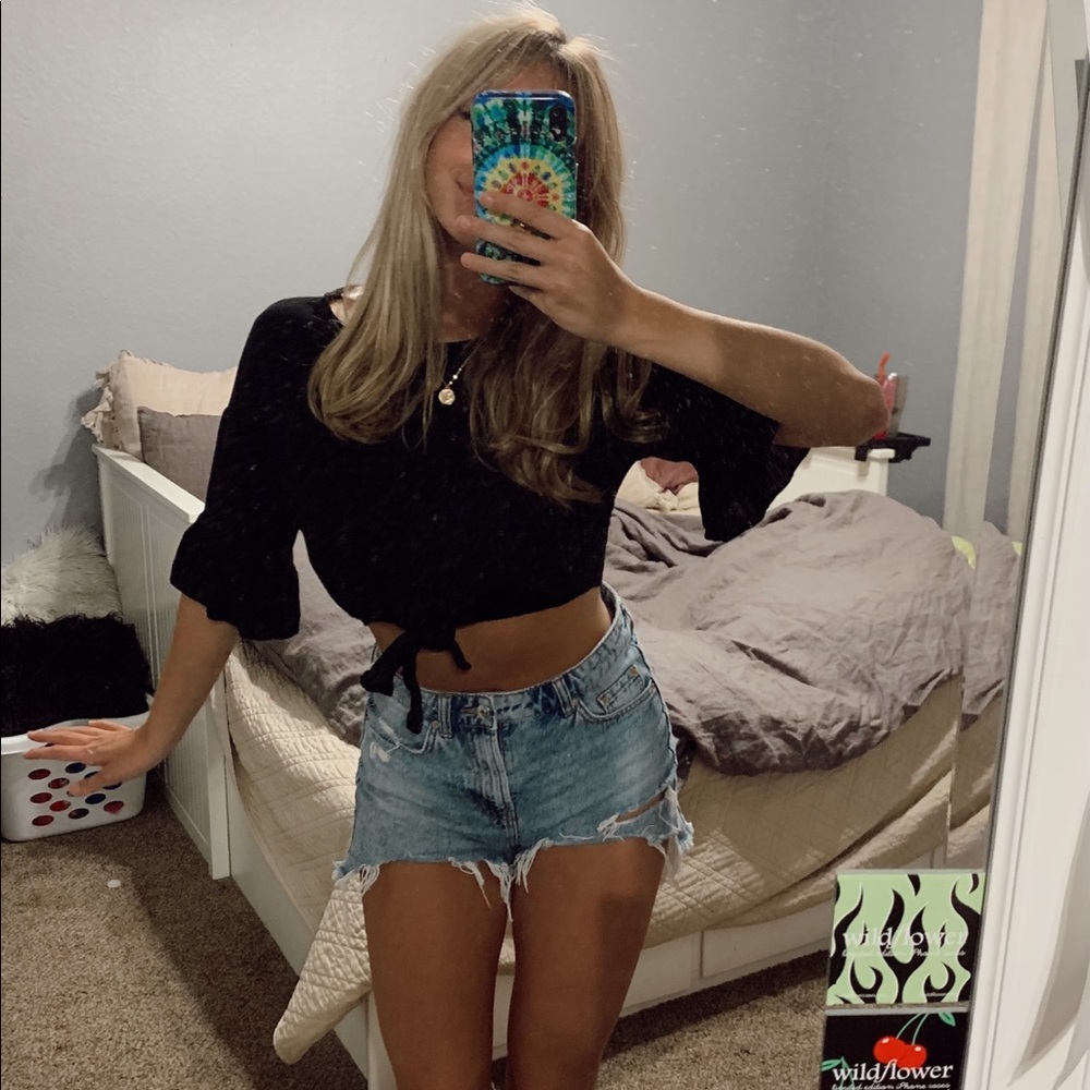 Impeccable Pig Cropped Black Blouse W/ Flare Sleve